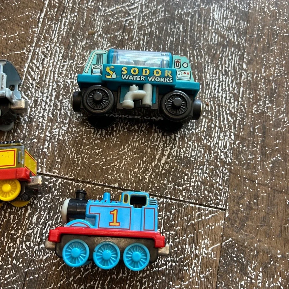 Thomas & Friends Take Along Diecast Trains Spencer Thomas & Wooden Station Lot